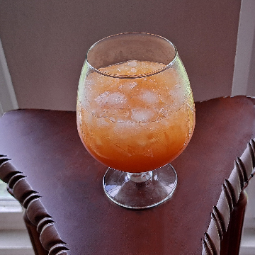 Photo of a glass of Bermuda rum swizzle